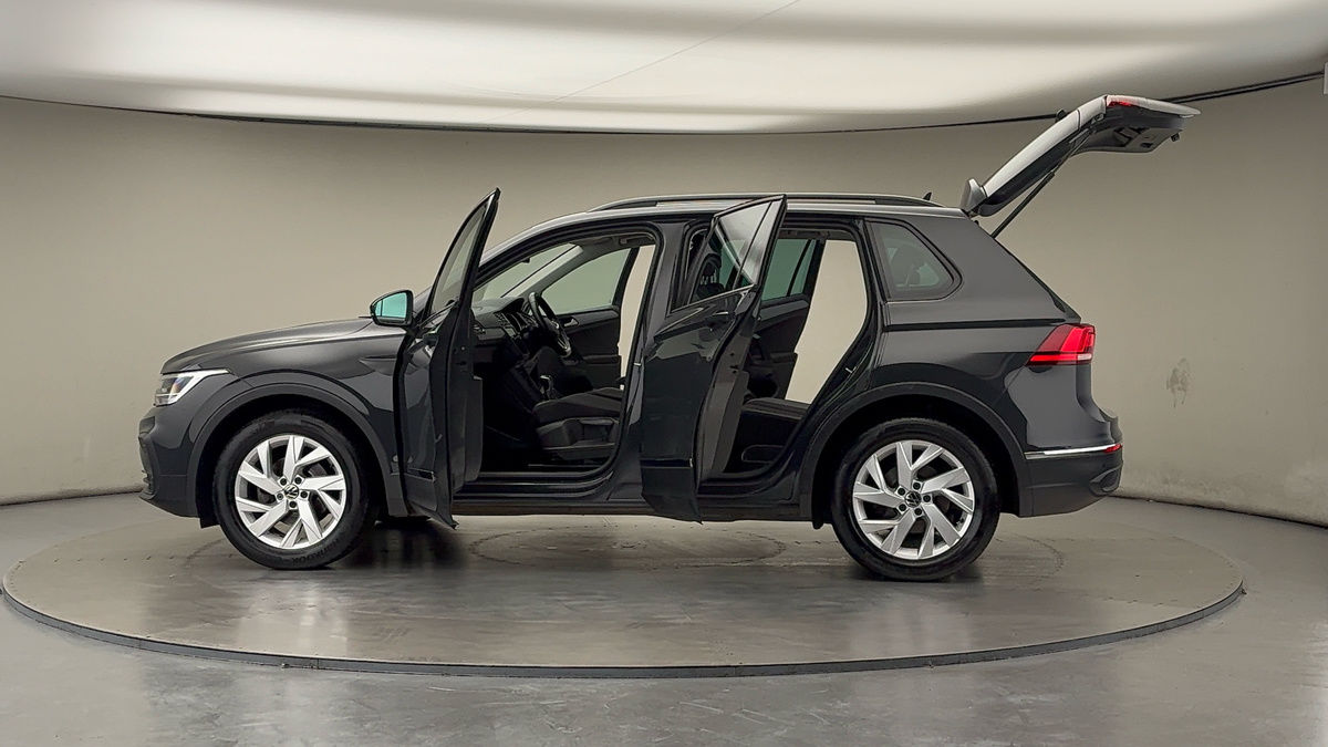 Used Volkswagen Tiguan 2021 for sale - 76497100: Photo 46