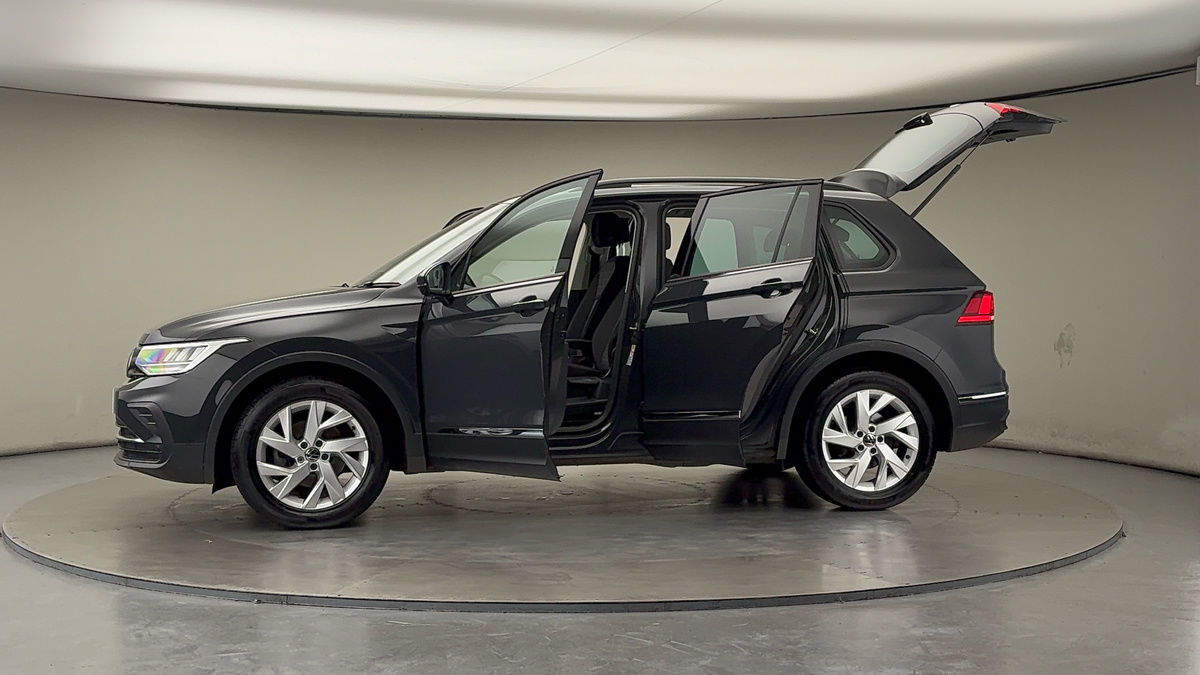 Used Volkswagen Tiguan 2021 for sale - 76497100: Photo 47