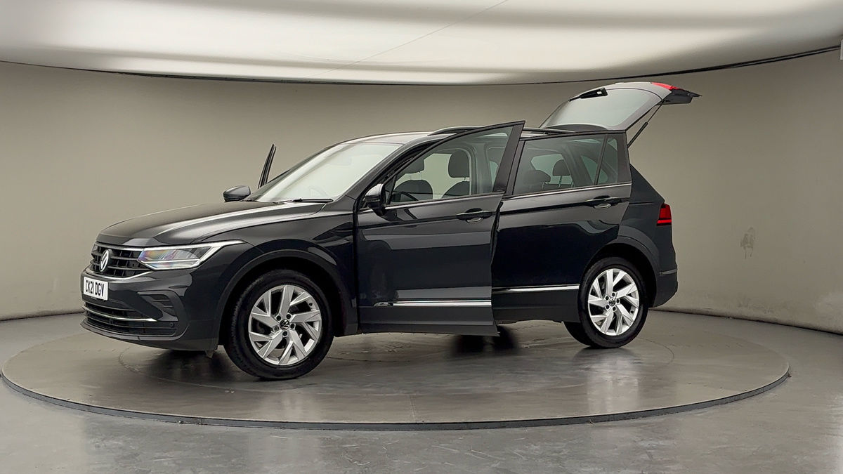 Used Volkswagen Tiguan 2021 for sale - 76497100: Photo 48