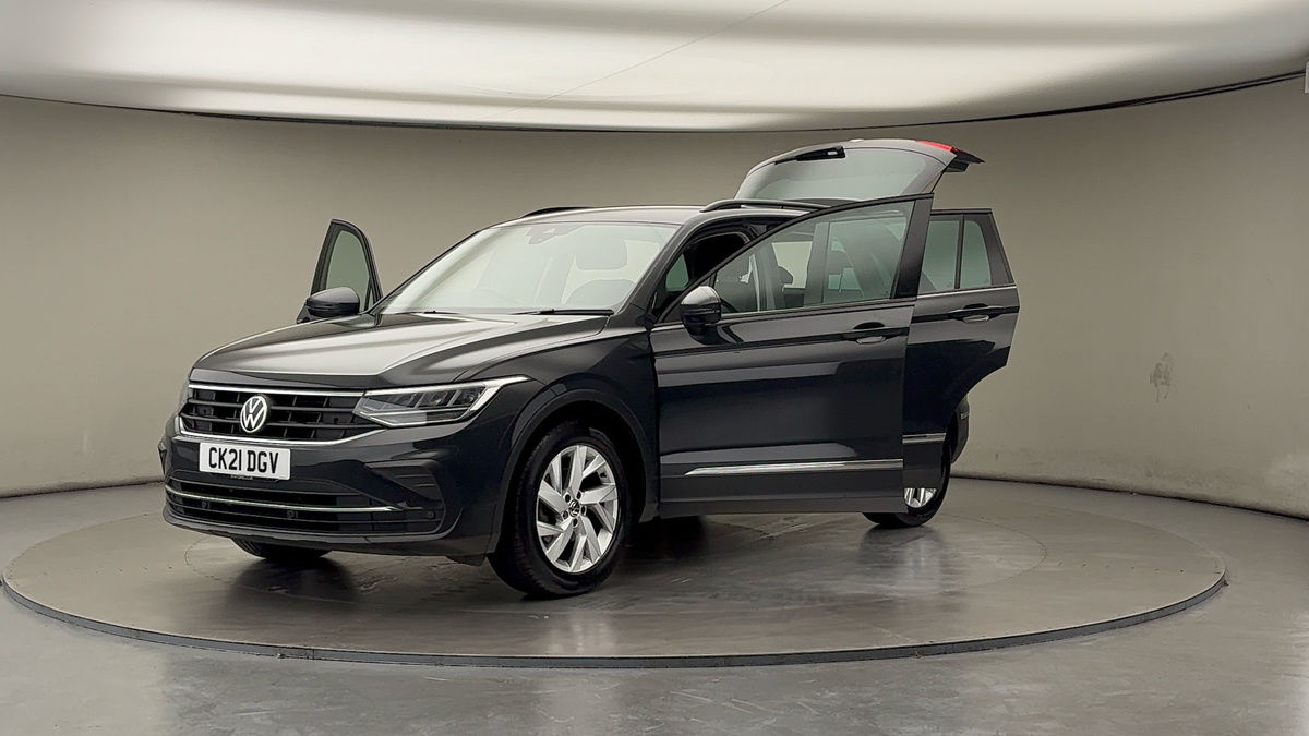 Used Volkswagen Tiguan 2021 for sale - 76497100: Photo 49
