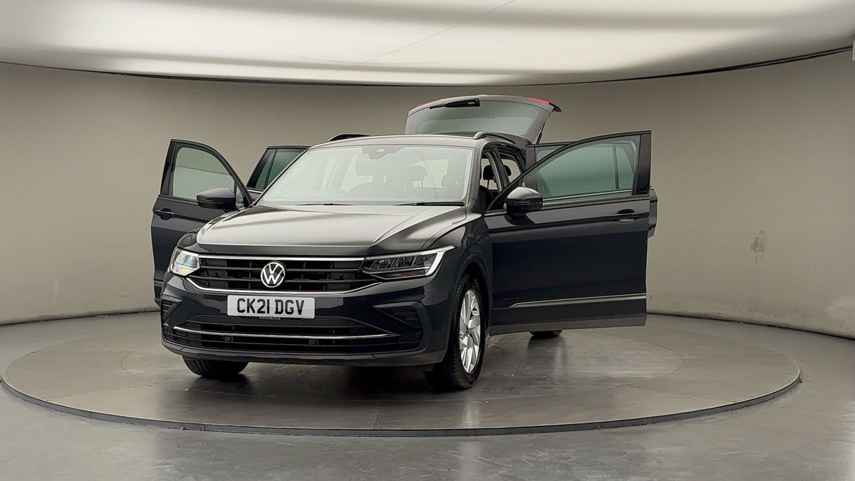 Used Volkswagen Tiguan 2021 for sale - 76497100: Photo 50