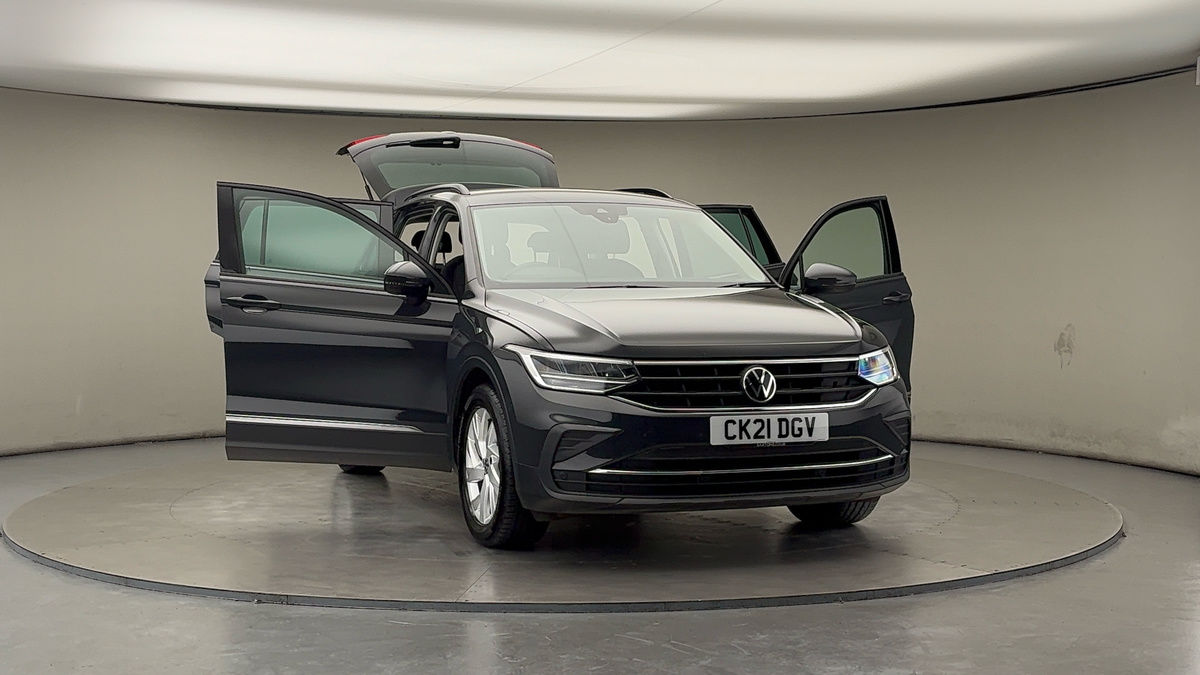 Used Volkswagen Tiguan 2021 for sale - 76497100: Photo 52
