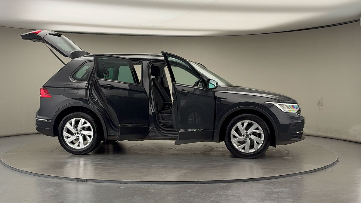 Used Volkswagen Tiguan 2021 for sale - 76497100: Photo 55