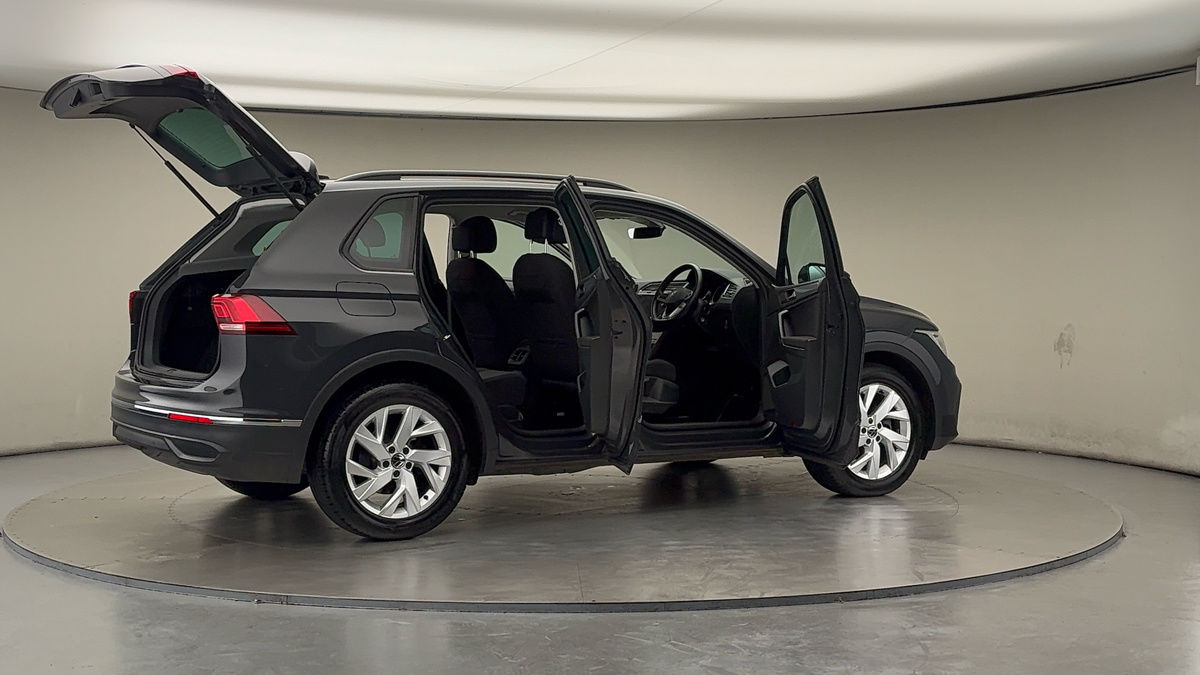 Used Volkswagen Tiguan 2021 for sale - 76497100: Photo 57