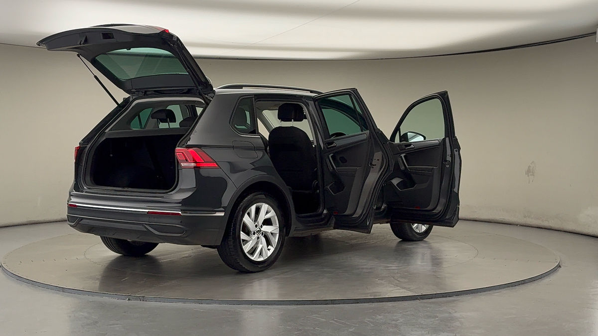 Used Volkswagen Tiguan 2021 for sale - 76497100: Photo 58