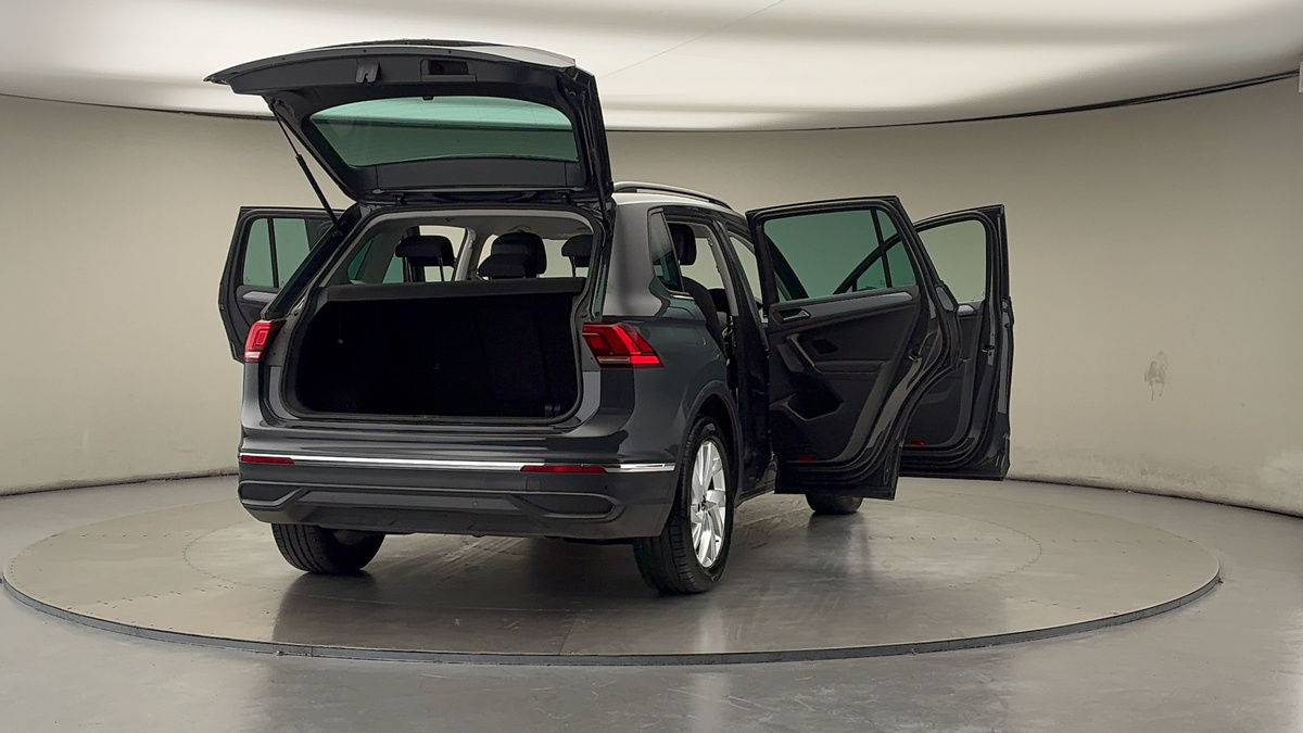 Used Volkswagen Tiguan 2021 for sale - 76497100: Photo 59