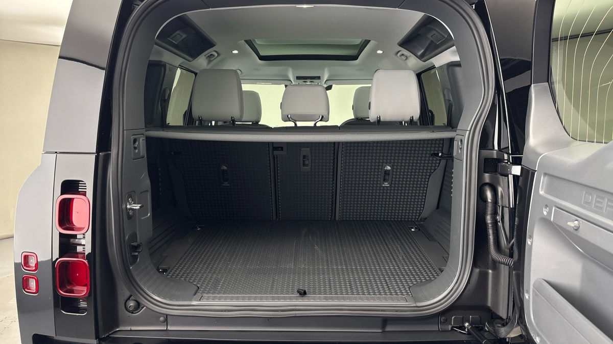 Used Land Rover Defender 110 2024 for sale - 77277058: Photo 11