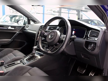 Used Volkswagen Golf 2018 for sale - 76431007: Photo