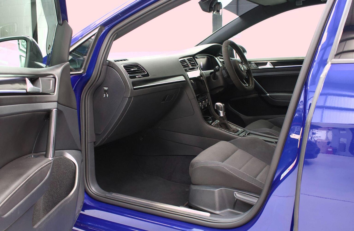 Used Volkswagen Golf 2018 for sale - 76430867: Photo 49