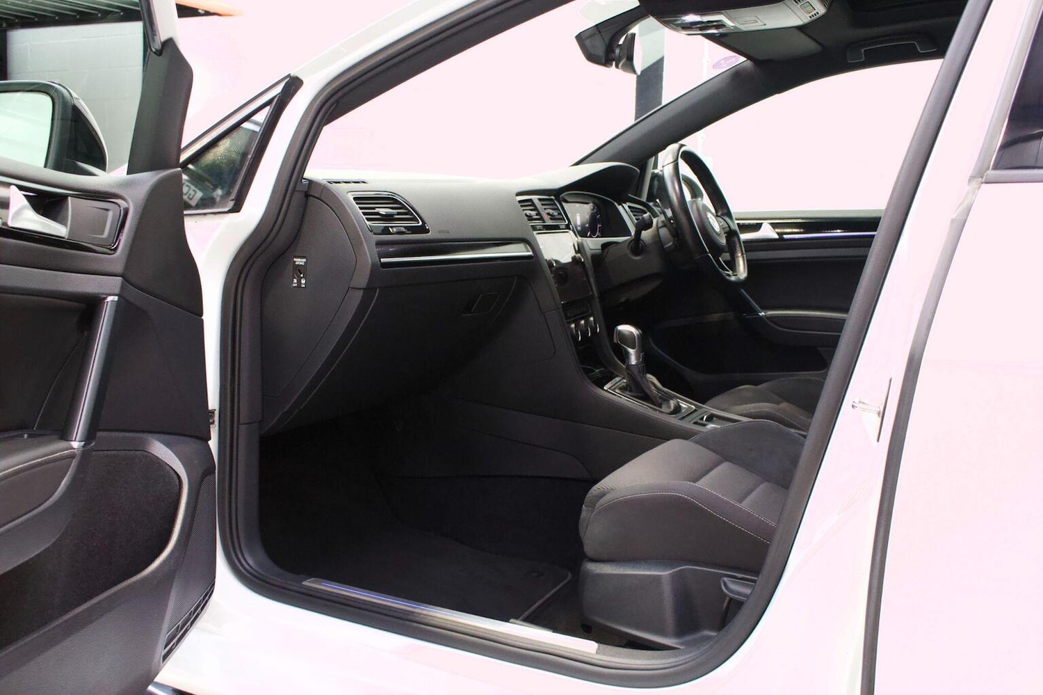 Used Volkswagen Golf 2019 for sale - 76904643: Photo 42