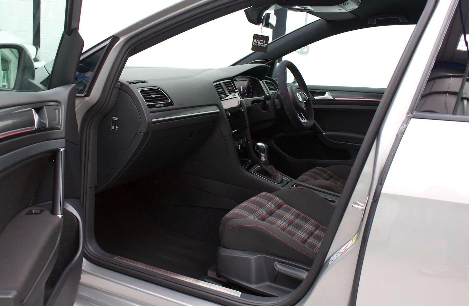 Used Volkswagen Golf 2017 for sale - 76748219: Photo 32