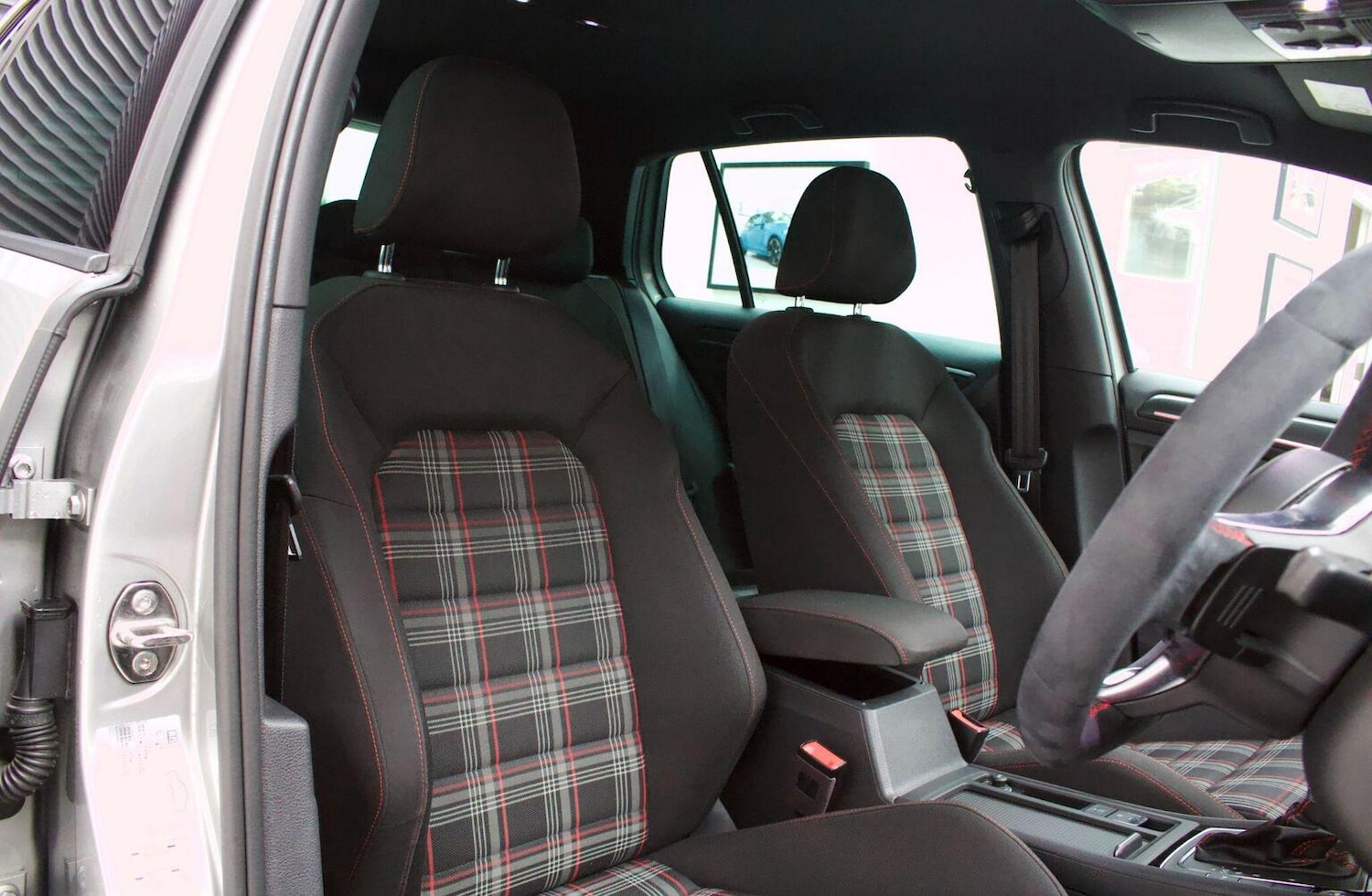 Used Volkswagen Golf 2017 for sale - 76748219: Photo 8