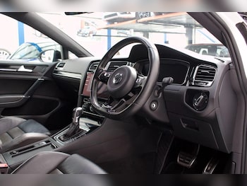 Used Volkswagen Golf 2017 for sale - 76430938: Photo