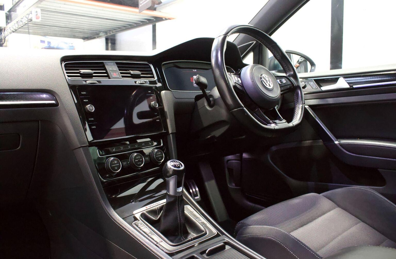 Used Volkswagen Golf 2017 for sale - 77077131: Photo 37