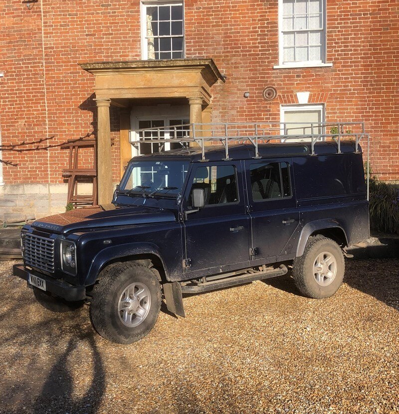 Land rover defender 2011