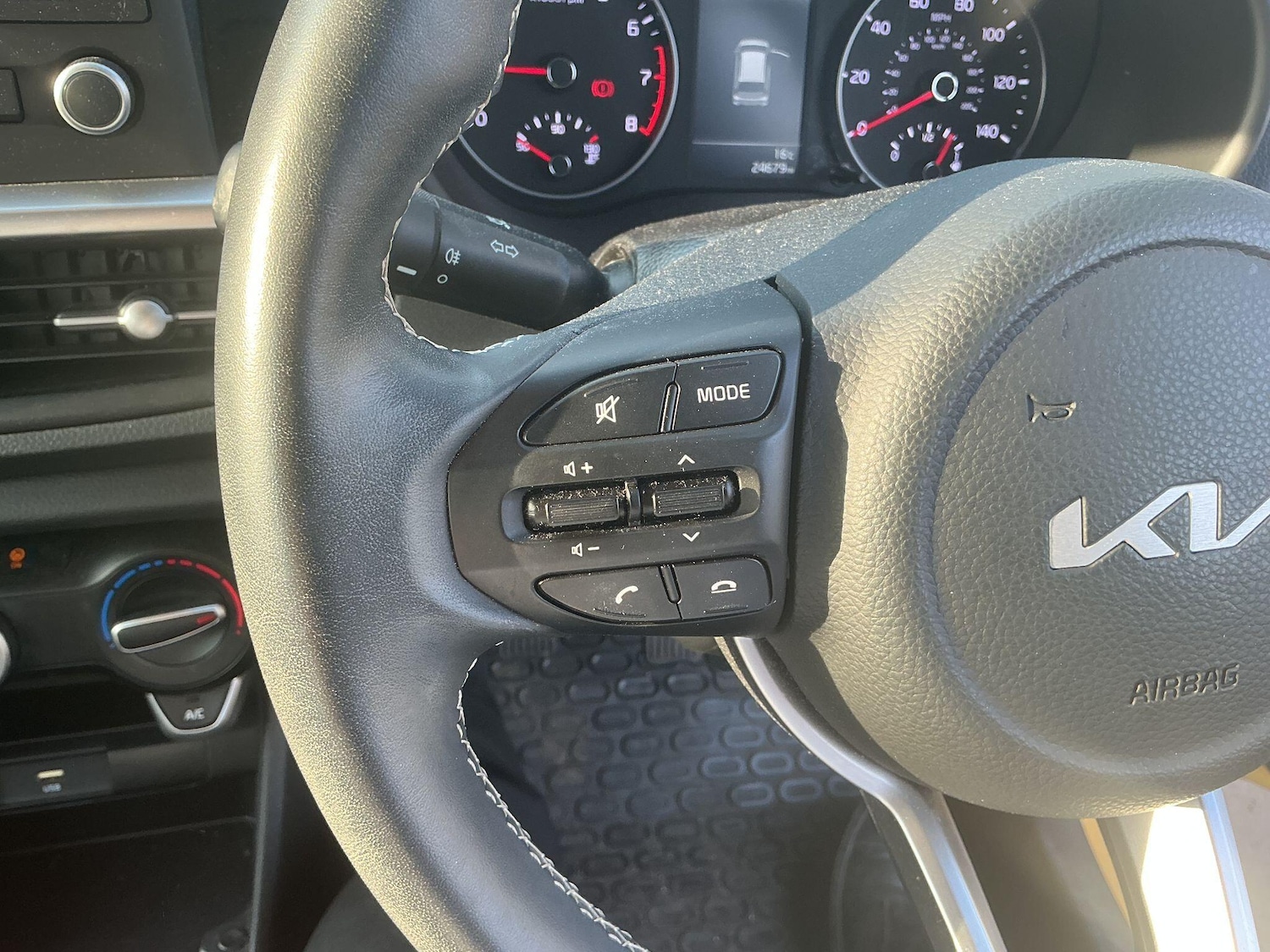 Used Kia Picanto 2023 for sale - 77993556: Photo 35