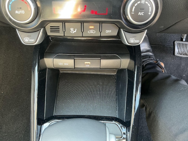Used Kia Stonic 2022 for sale - 76326356: Photo 16