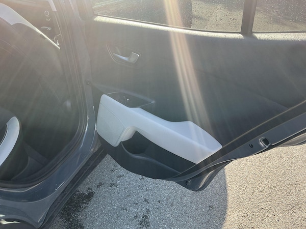 Used Kia Stonic 2022 for sale - 76326356: Photo 31