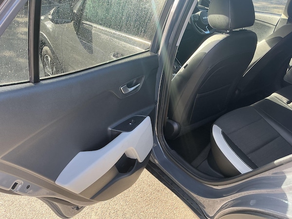 Used Kia Stonic 2022 for sale - 76326356: Photo 32