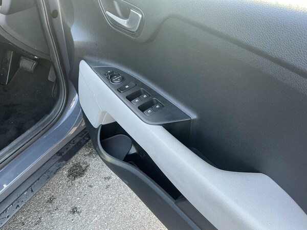 Used Kia Stonic 2022 for sale - 76326356: Photo 35