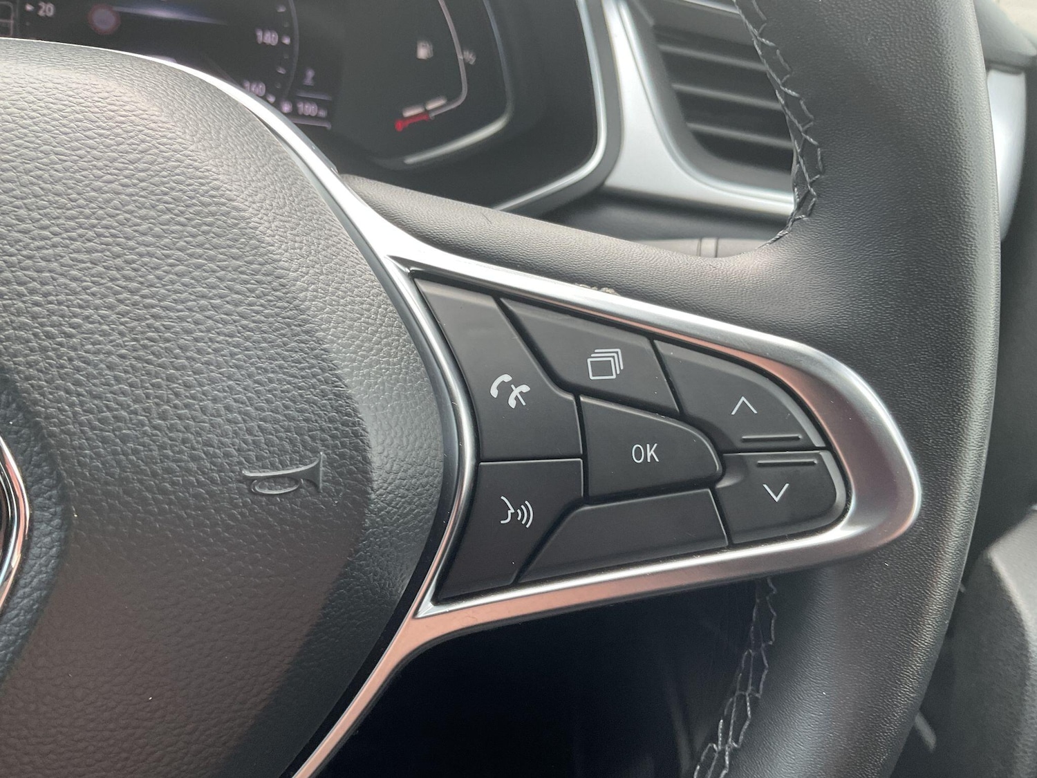 Used Renault Captur 2023 for sale - 76270392: Photo 28