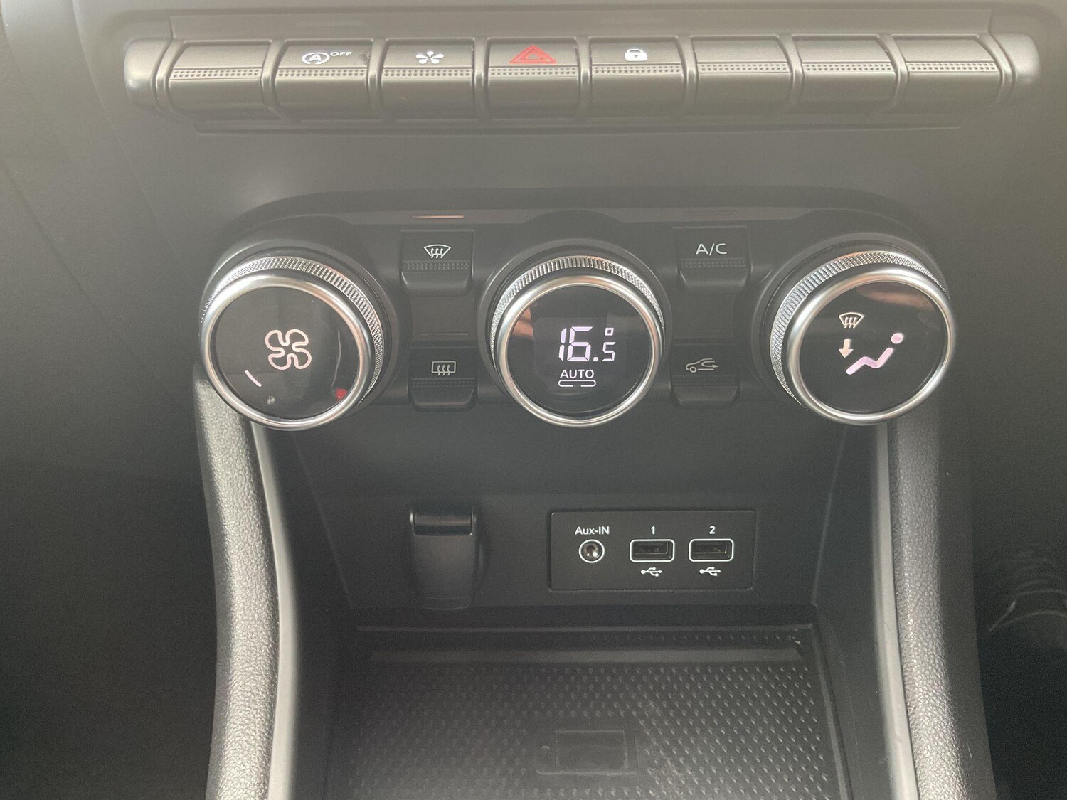 Used Renault Captur 2023 for sale - 76270392: Photo 32