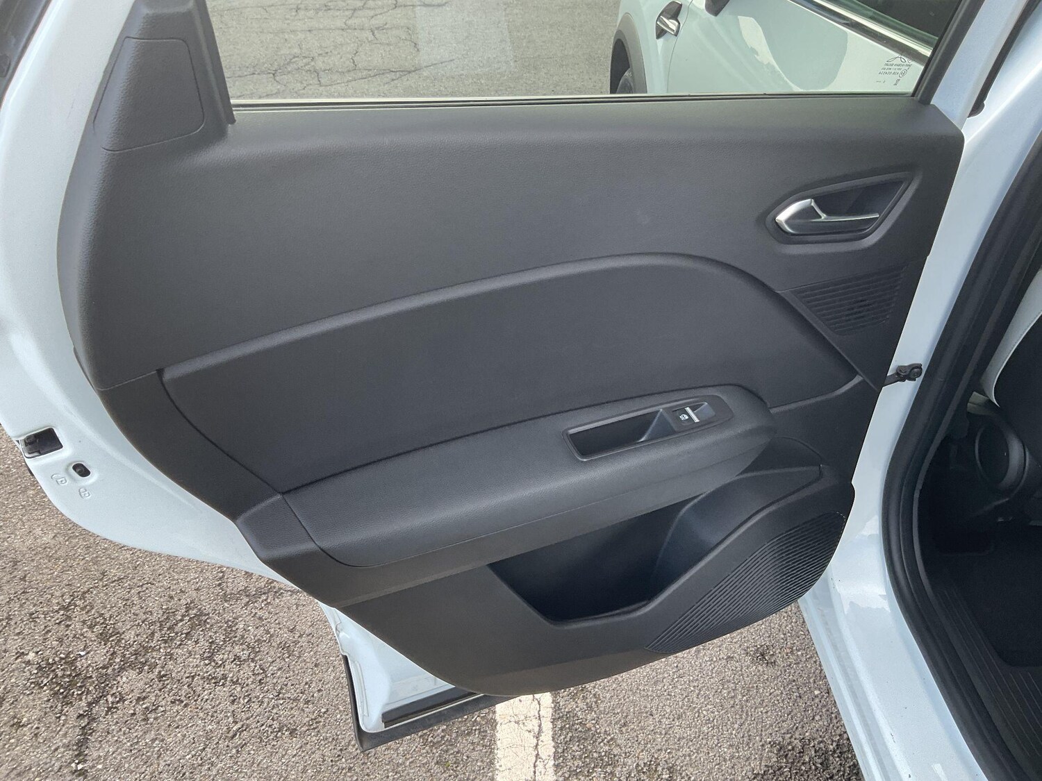 Used Renault Captur 2023 for sale - 76270392: Photo 37