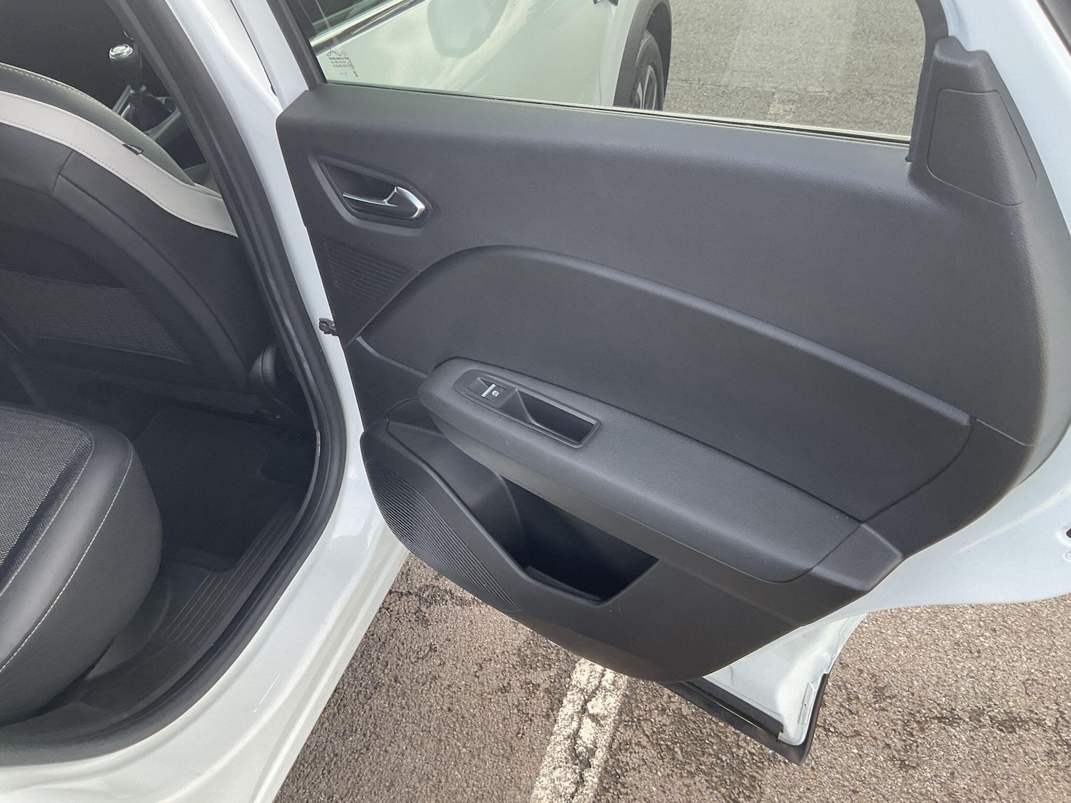 Used Renault Captur 2023 for sale - 76270392: Photo 38