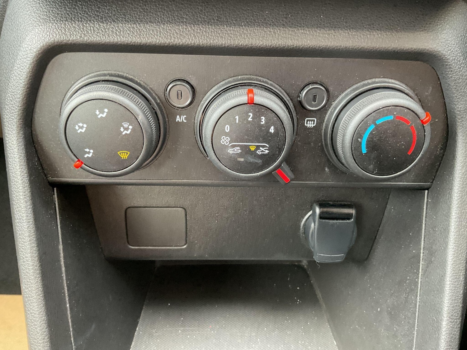 Used Dacia Sandero 2023 for sale - 76865135: Photo 37