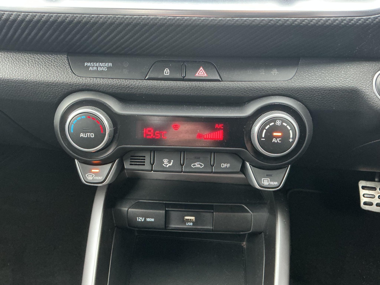 Used Kia Stonic 2024 for sale - 77549320: Photo 26