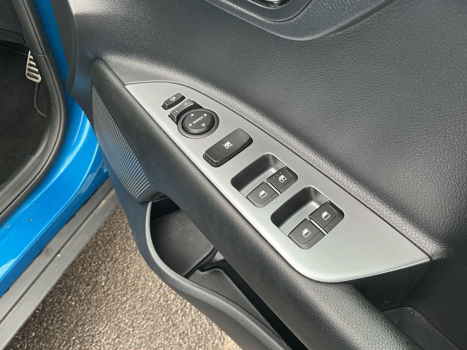 Used Kia Stonic 2024 for sale - 77549320: Photo 48