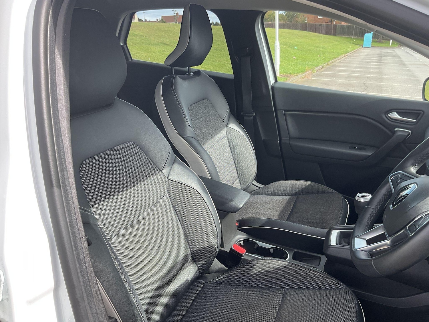 Used Renault Captur 2023 for sale - 76865358: Photo 17