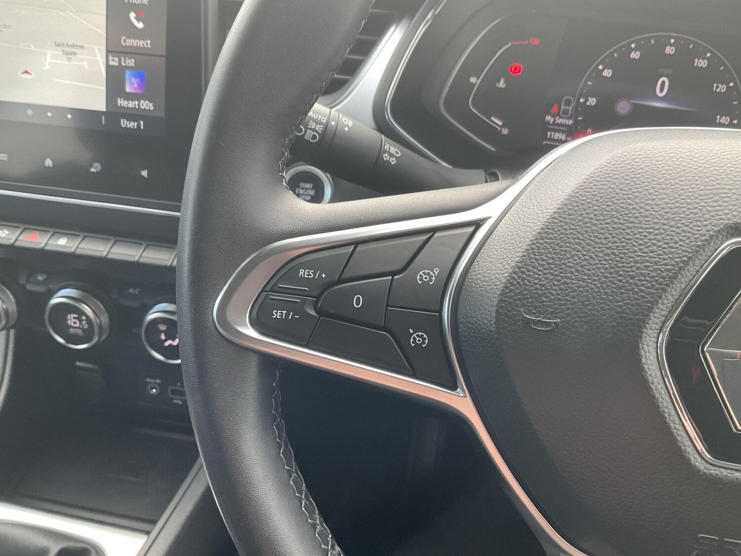 Used Renault Captur 2023 for sale - 76865358: Photo 29