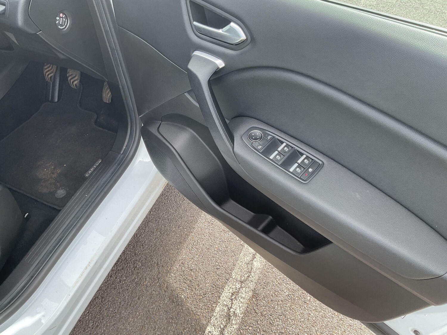 Used Renault Captur 2023 for sale - 76865358: Photo 42