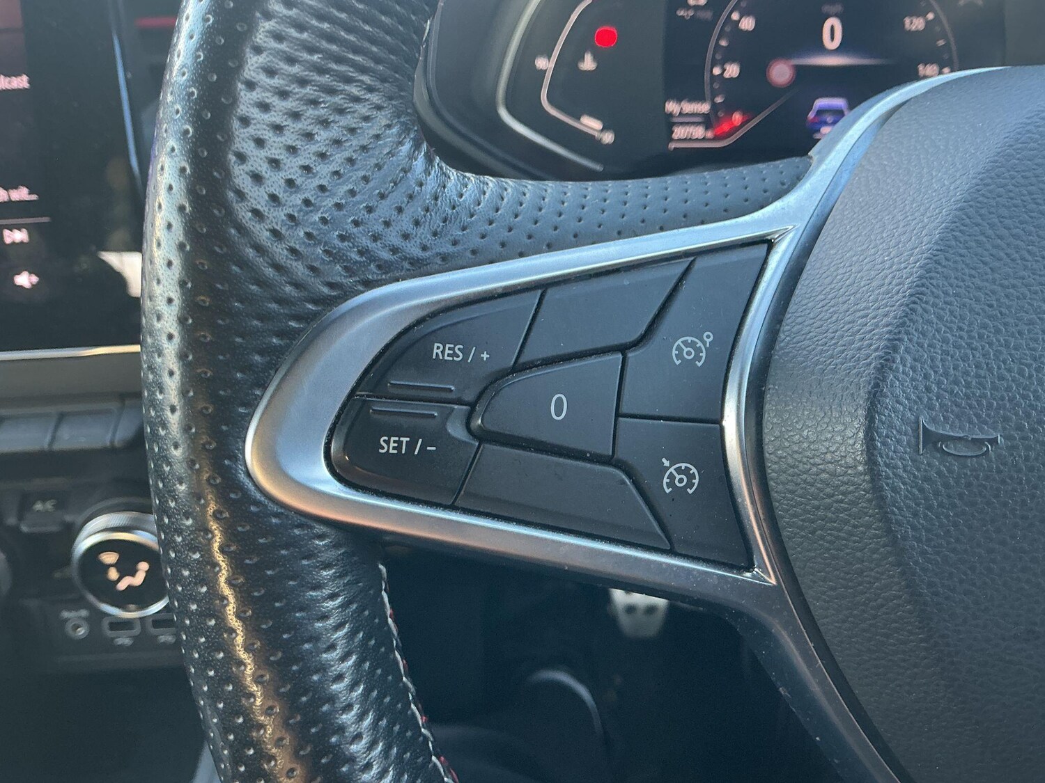 Used Renault Clio 2022 for sale - 76865832: Photo 22