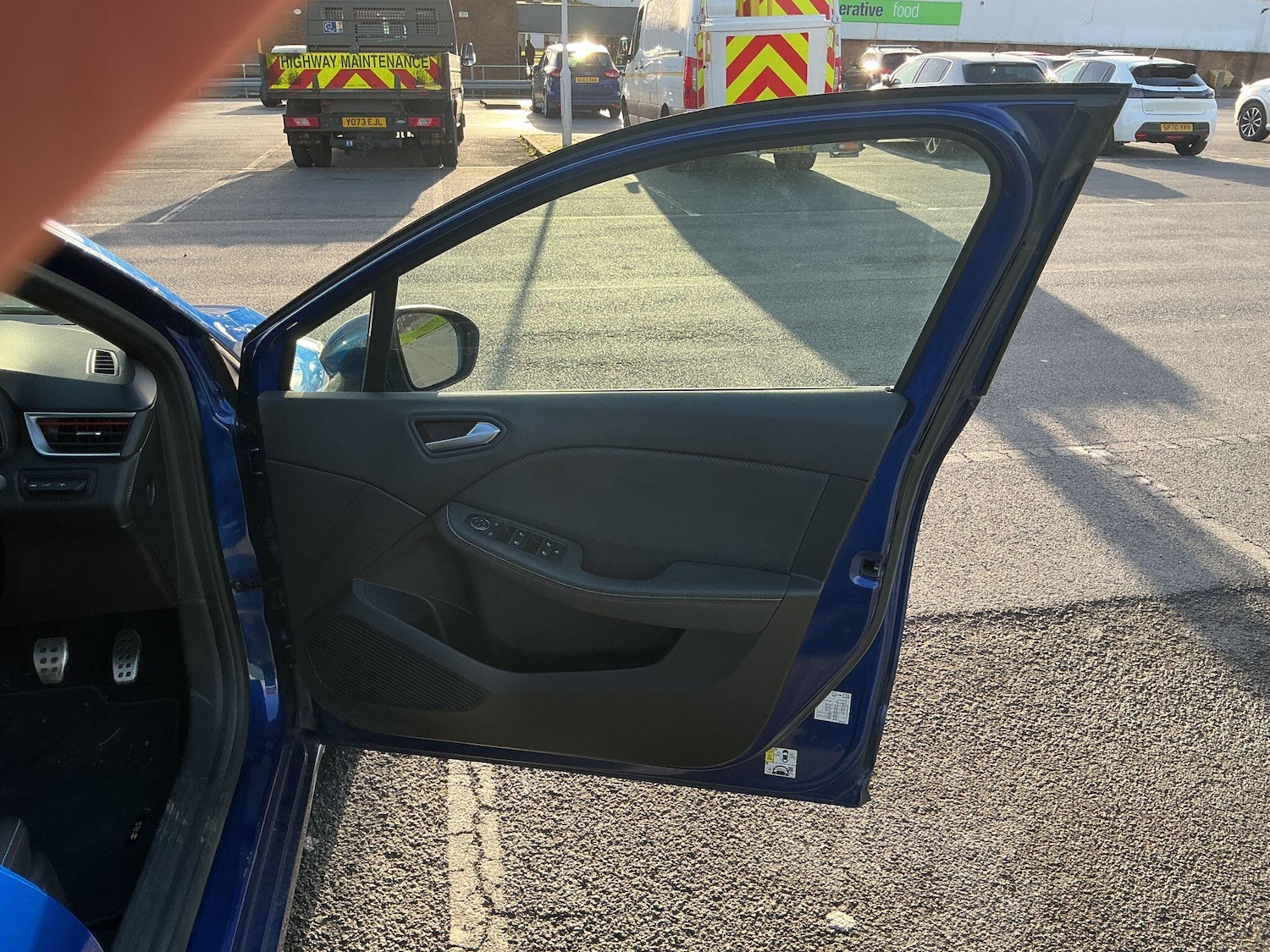 Used Renault Clio 2022 for sale - 76865832: Photo 30