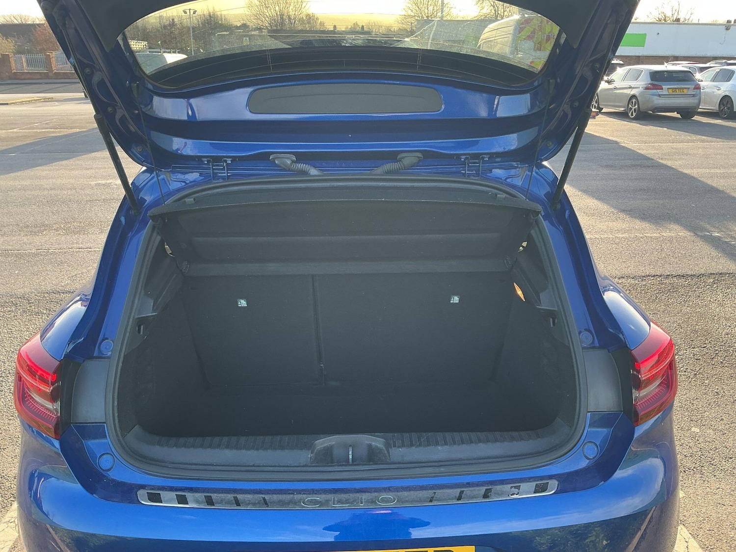 Used Renault Clio 2022 for sale - 76865832: Photo 53