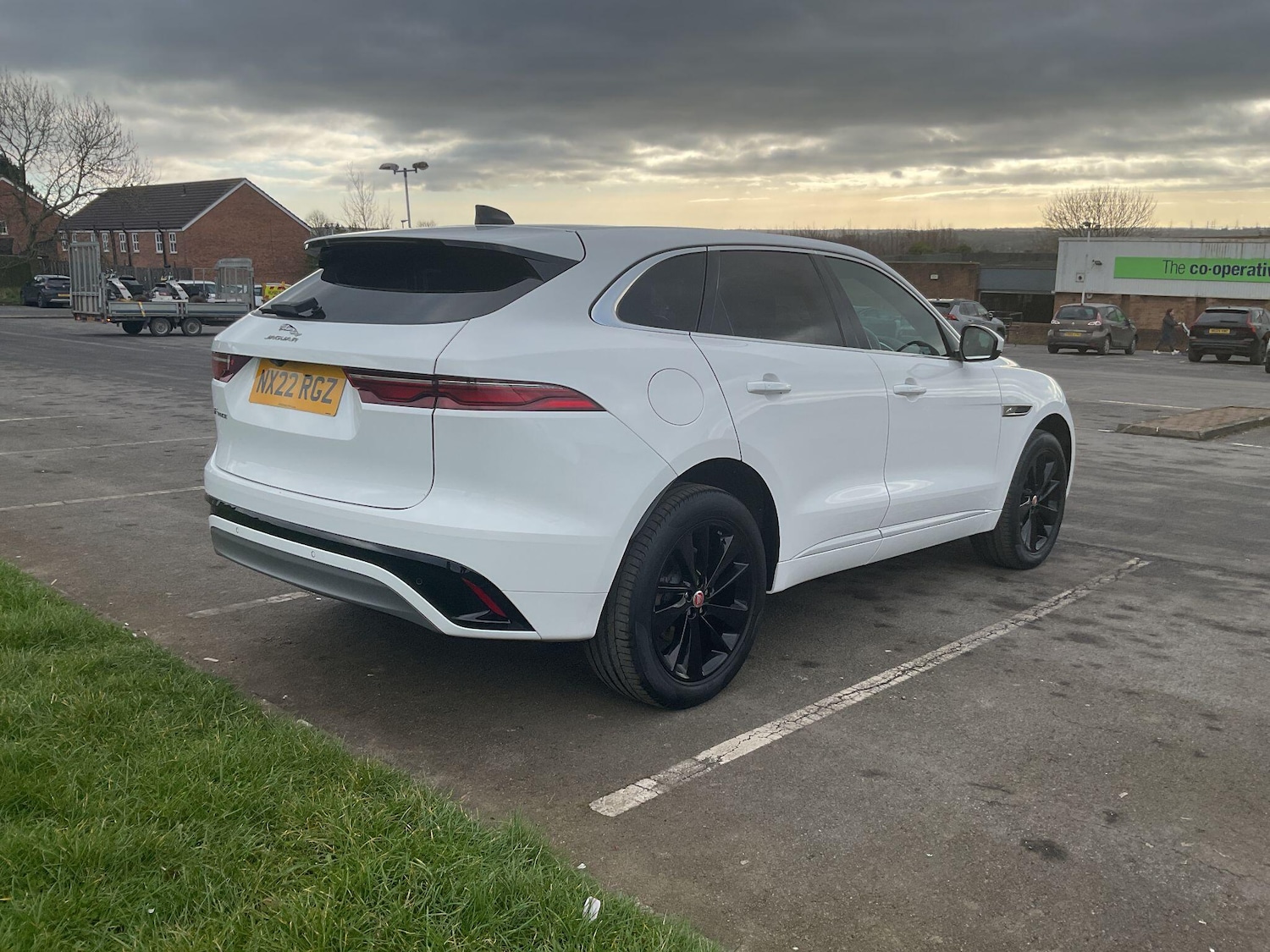 Used Jaguar F-Pace 2022 for sale - 77957419: Photo 2