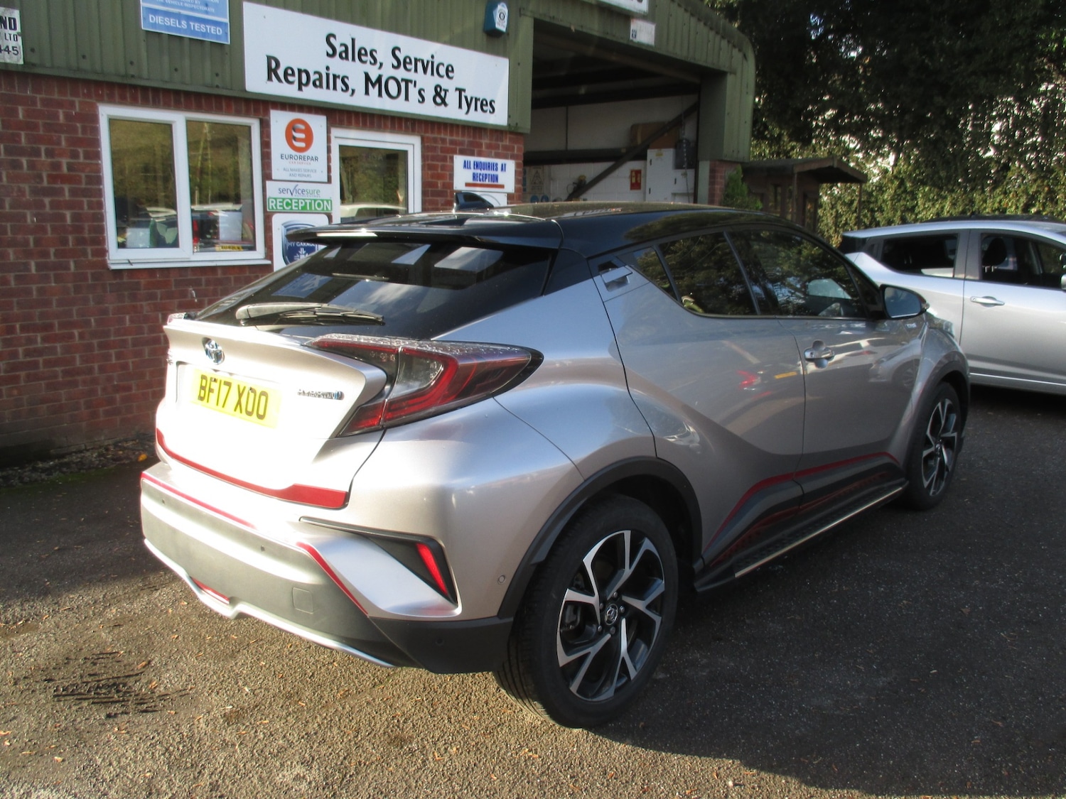Used Toyota C-HR 2017 for sale - 76892621: Photo 4
