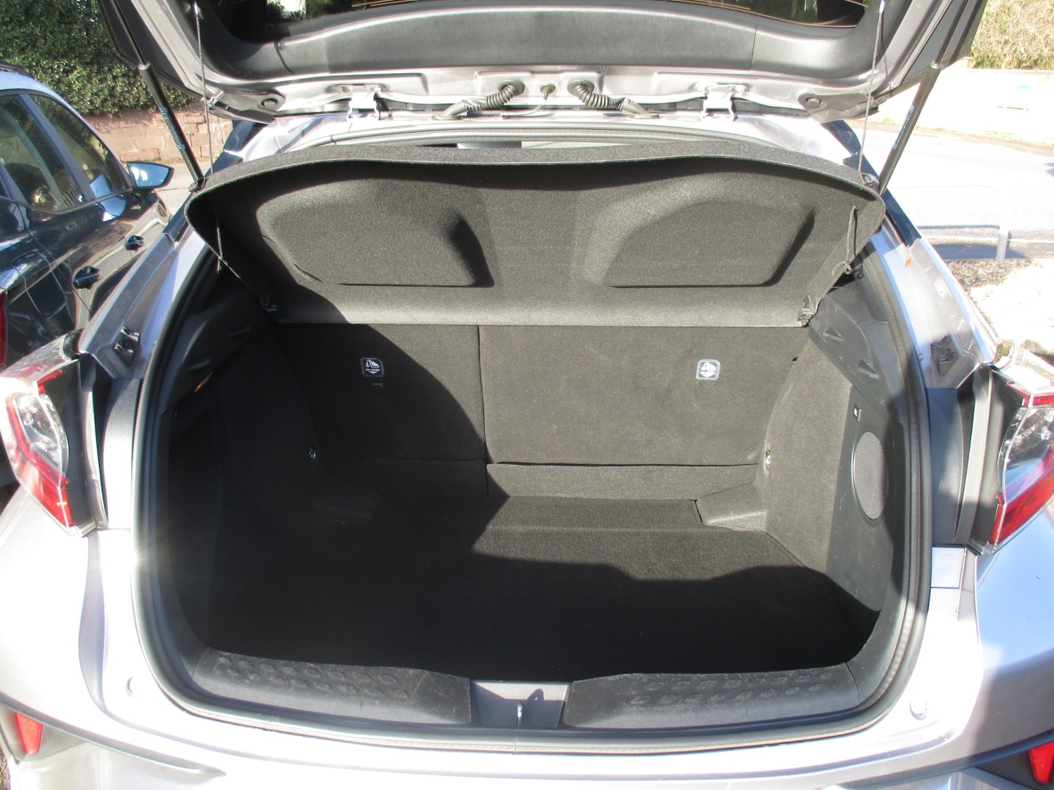 Used Toyota C-HR 2017 for sale - 76892621: Photo 9