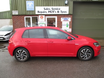 Used Volkswagen Golf 2019 for sale - 76892644: Photo