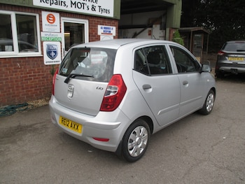 Used Hyundai i10 2012 for sale - 76034964: Photo
