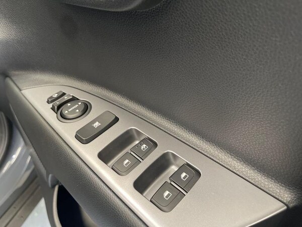 Used Kia Stonic 2023 for sale - 75730809: Photo 16
