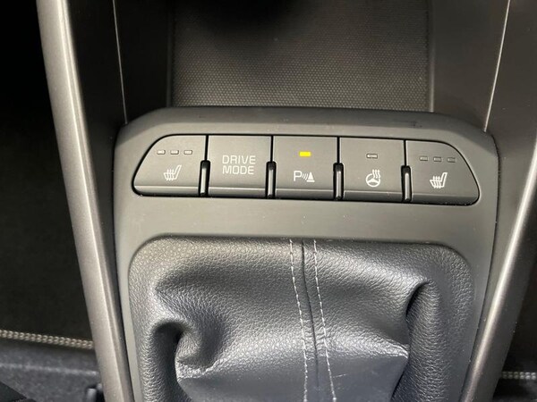 Used Kia Stonic 2023 for sale - 75730809: Photo 24