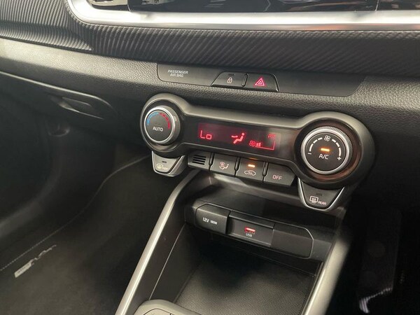 Used Kia Stonic 2023 for sale - 75730809: Photo 26