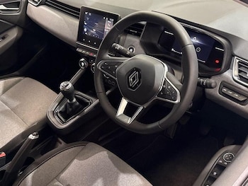 Used Renault Clio 2023 for sale - 78463022: Photo