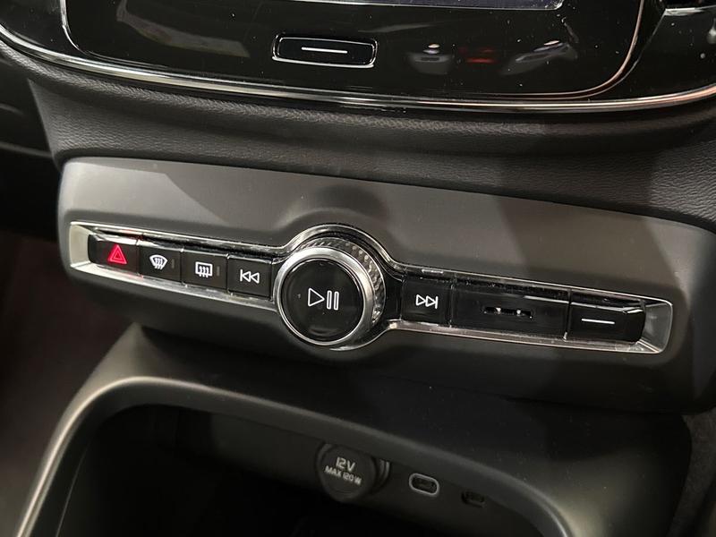 Used Volvo XC40 2023 for sale - 76244758: Photo 24