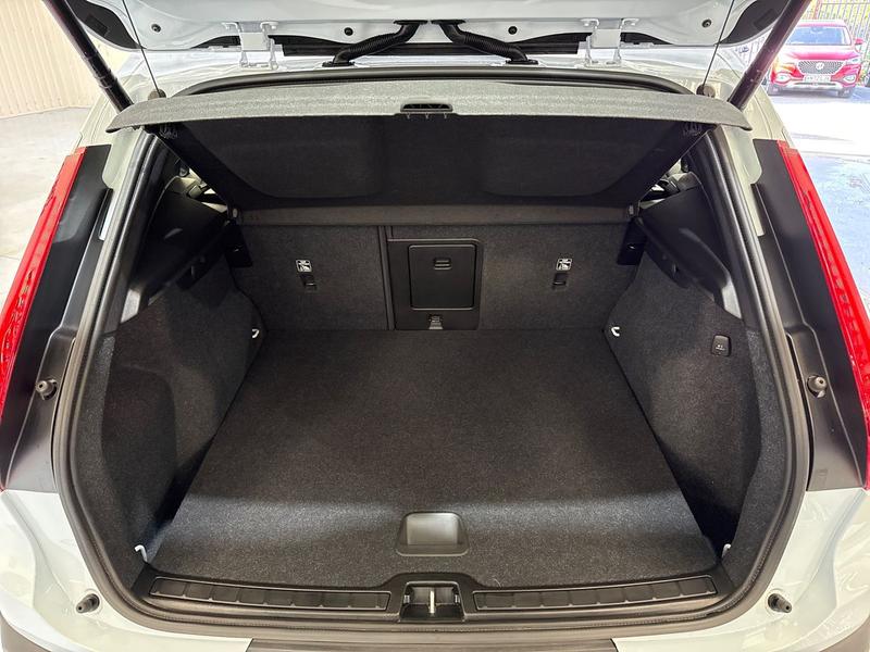 Used Volvo XC40 2023 for sale - 76244758: Photo 9