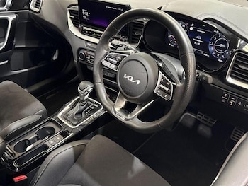 Used Kia XCeed 2023 for sale - 76126463: Photo 3