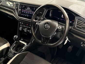 Used Volkswagen T-Roc 2018 for sale - 78817798: Photo